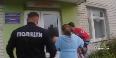 На Рівненщині поліцейські допомогли доставити хворого хлопчика до лікарні